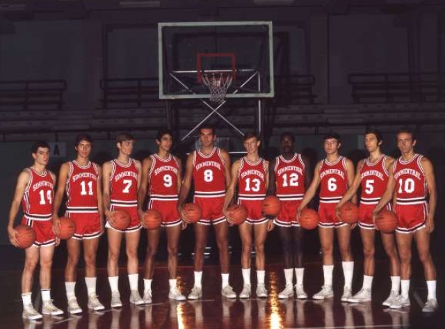 Formazione del Simmenthal 1969-70: Giorgio Giomo, Giorgio Gaggiotti, Giorgio Papetti, Renzo Bariviera, Massimo Masini, Mauro Cerioni, Jim Tillman, Giuseppe Brumatti,. Giulio Iellini, Sandro Riminucci (cap.). Cesare Rubini (Allenatore), Angelo Cattaneo (Massaggiatore)